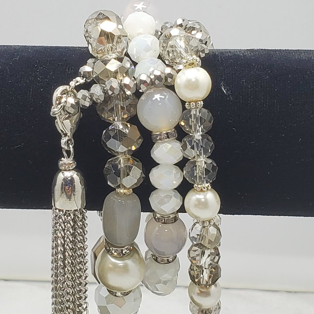 ALI KHAN  glass beaded bracelet with rhinestone & pearl with tassel and gift box - Picture 6 of 7